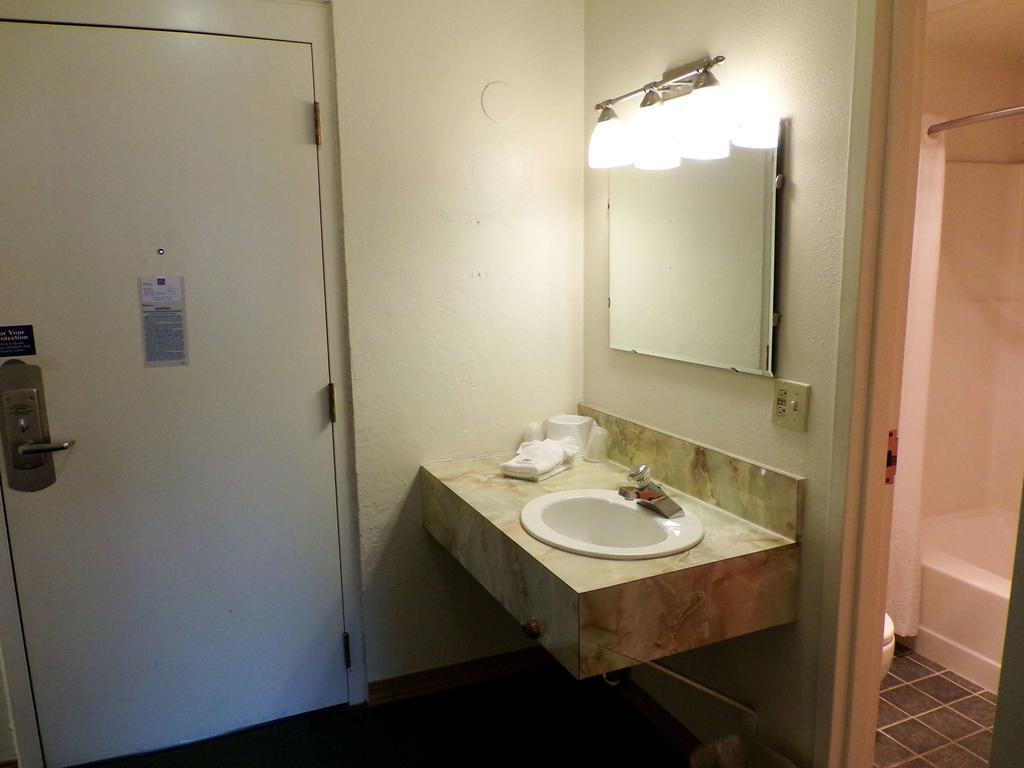 Budget Inn Missoula East Экстерьер фото