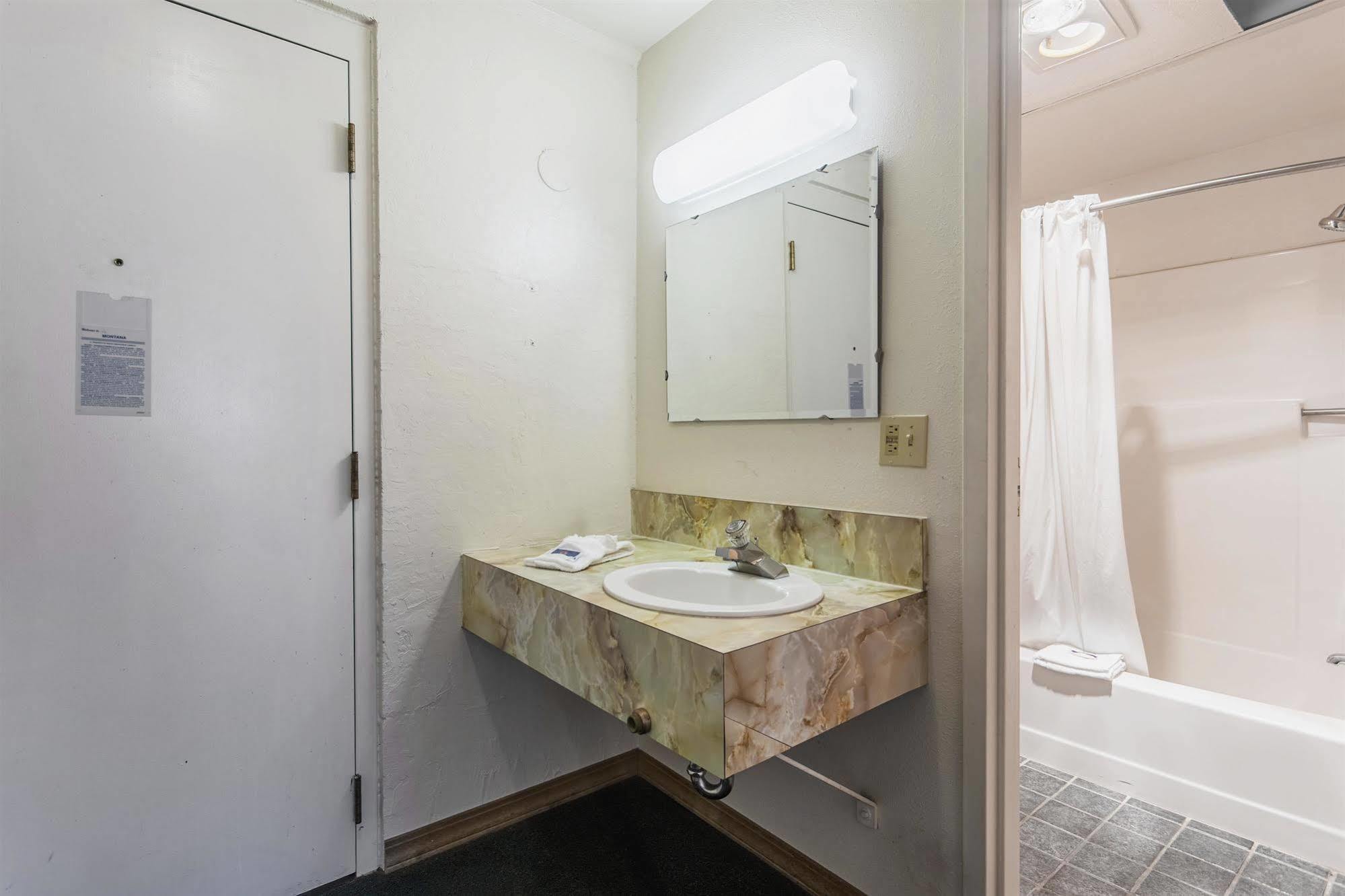 Budget Inn Missoula East Экстерьер фото